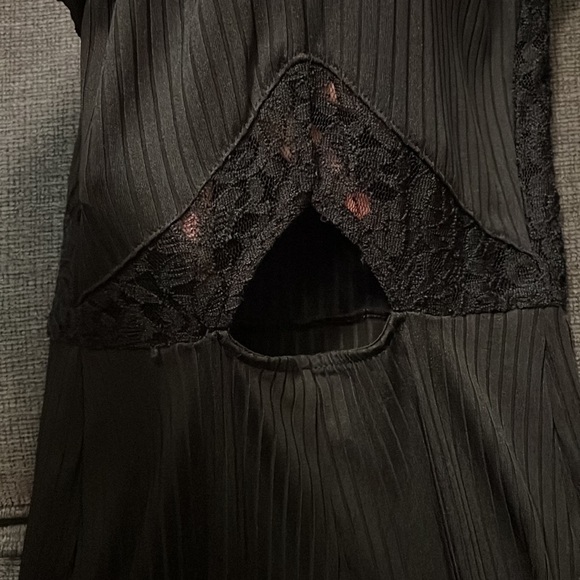 Black mid leg length dress - Picture 5 of 6